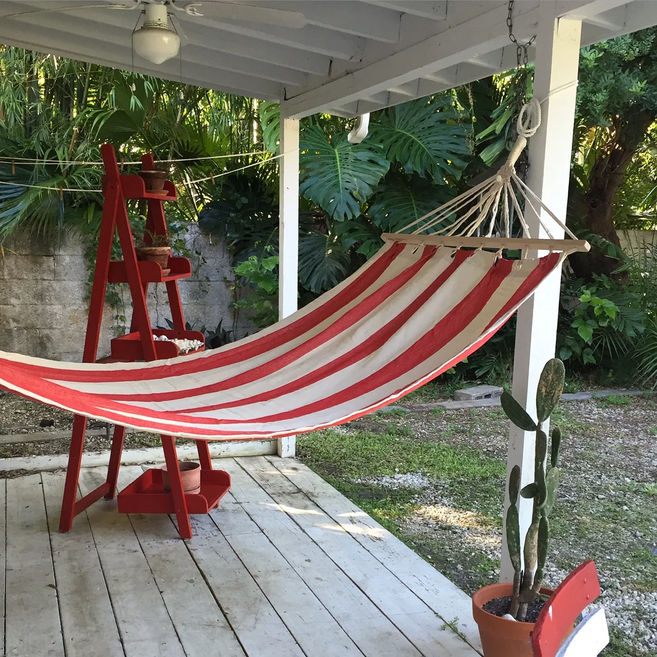 hammock red-white striped