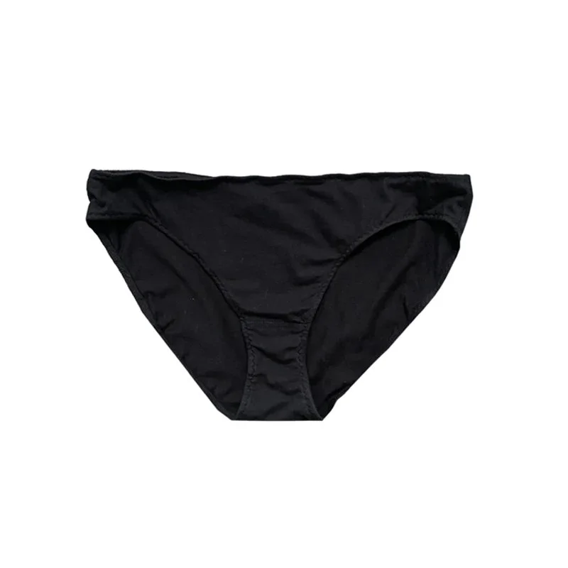 Close-up flat view of Pansy low-rise organic cotton underwear in Black.