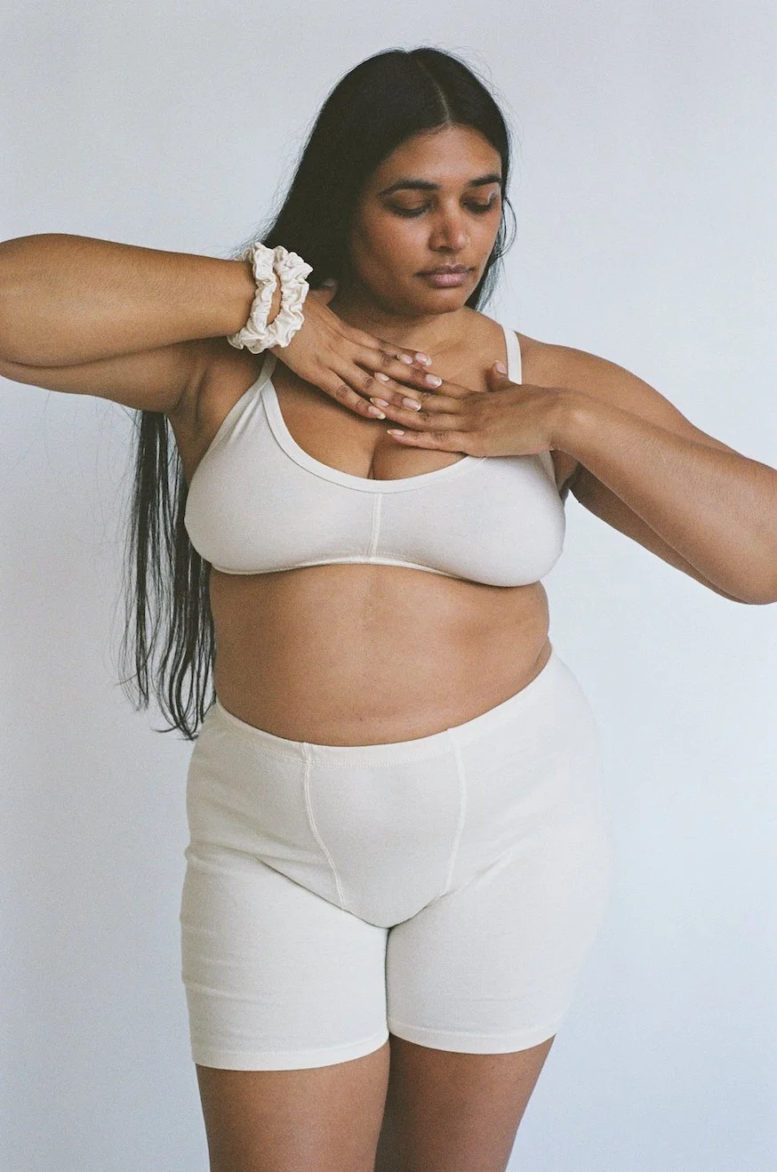 Pansy Stretch Shorts in the color Natural.