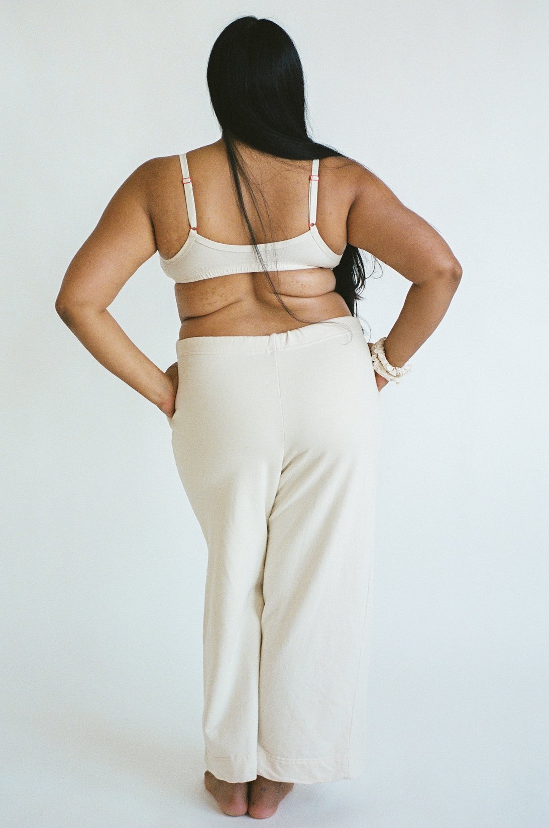 Back view of Pansy organic cotton Fleece Pants in Natural.