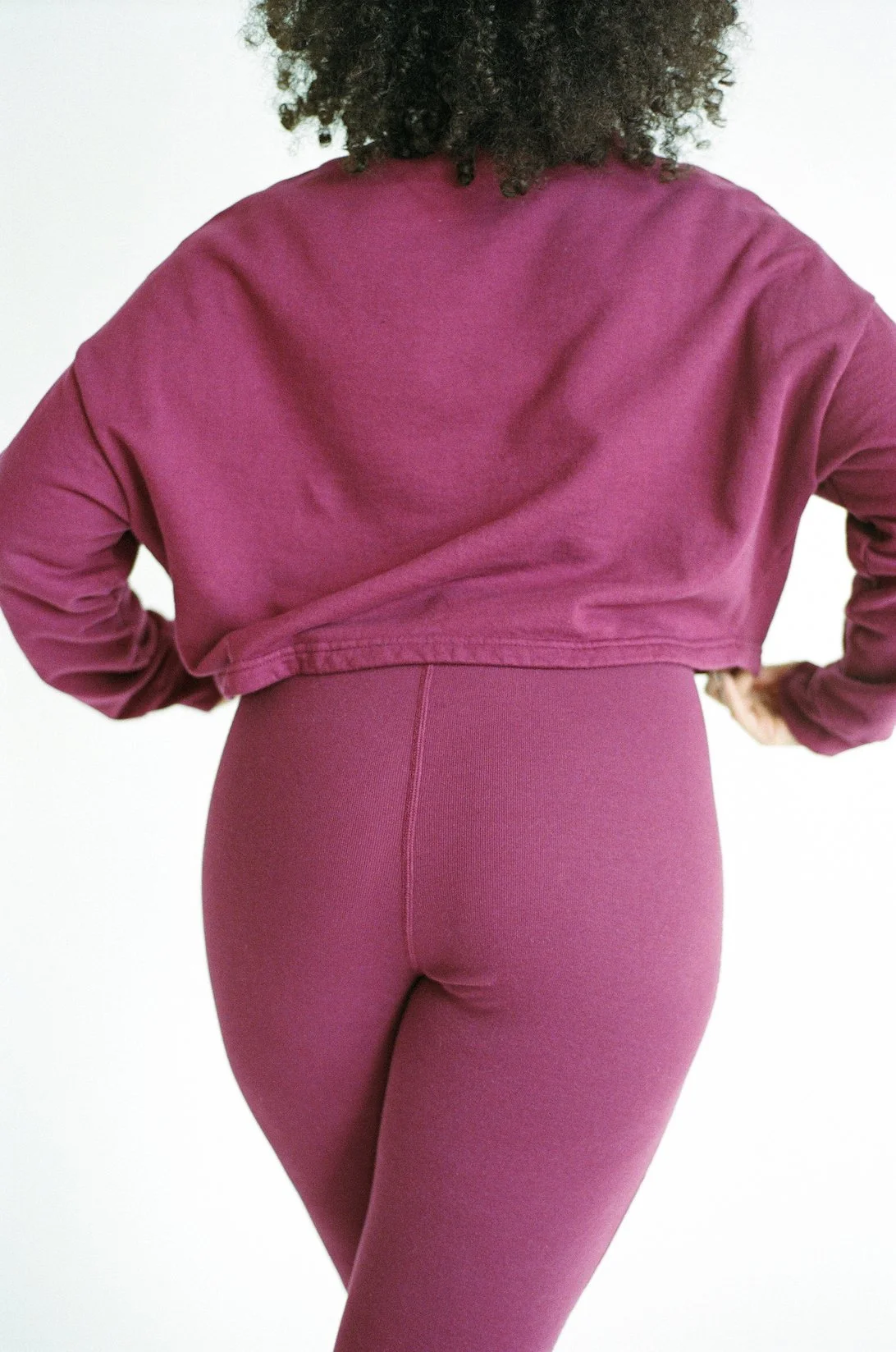 Rear close-up of Pansy Leggings in the color Wine.