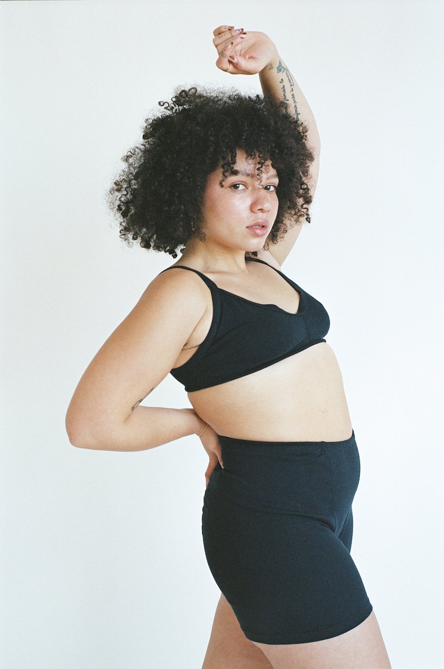 Side view of the Pansy Smile Bra in the color Black.