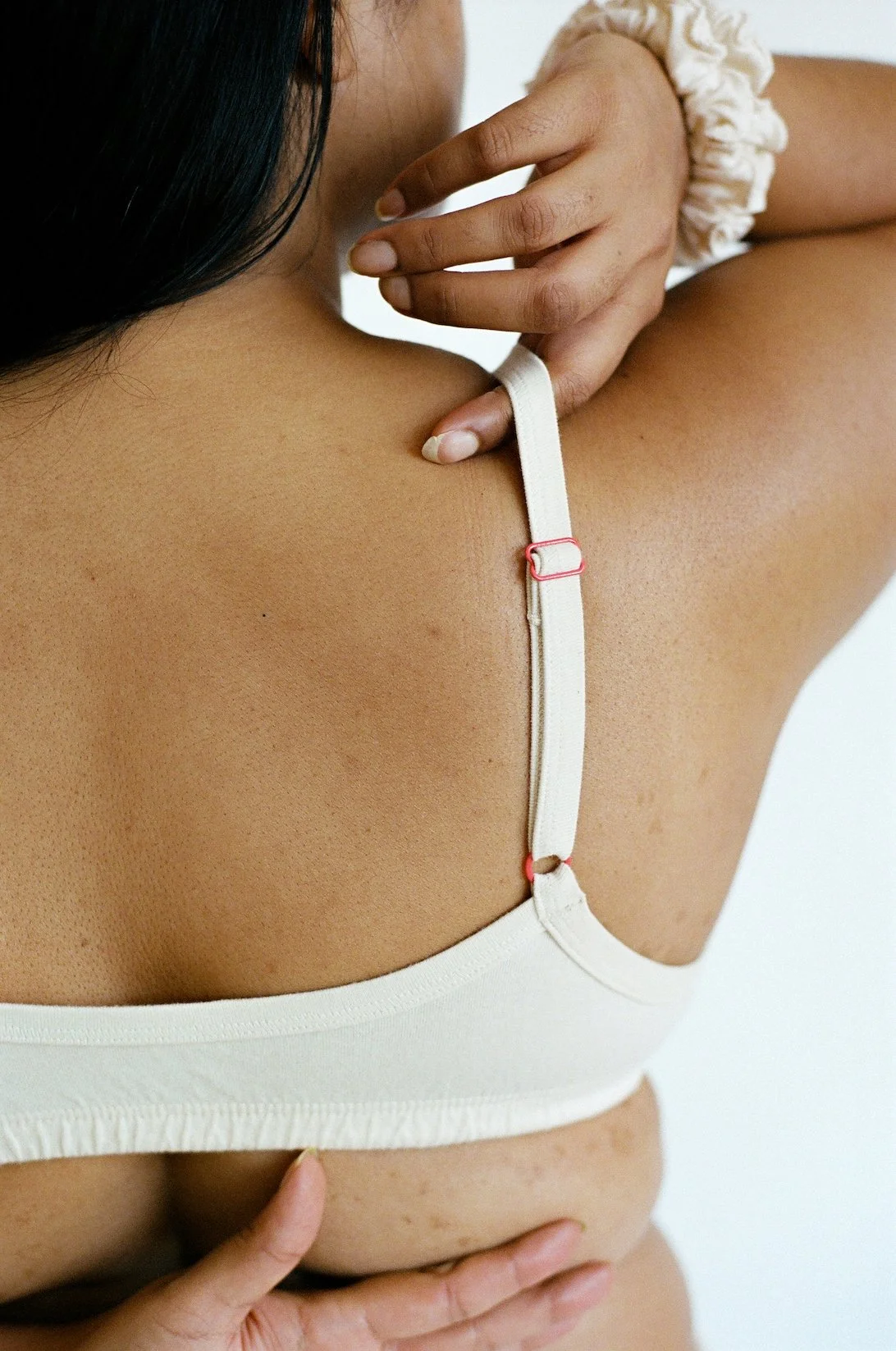 Close-up of the adjustable bra strap hardware on Pansy's smile bra.