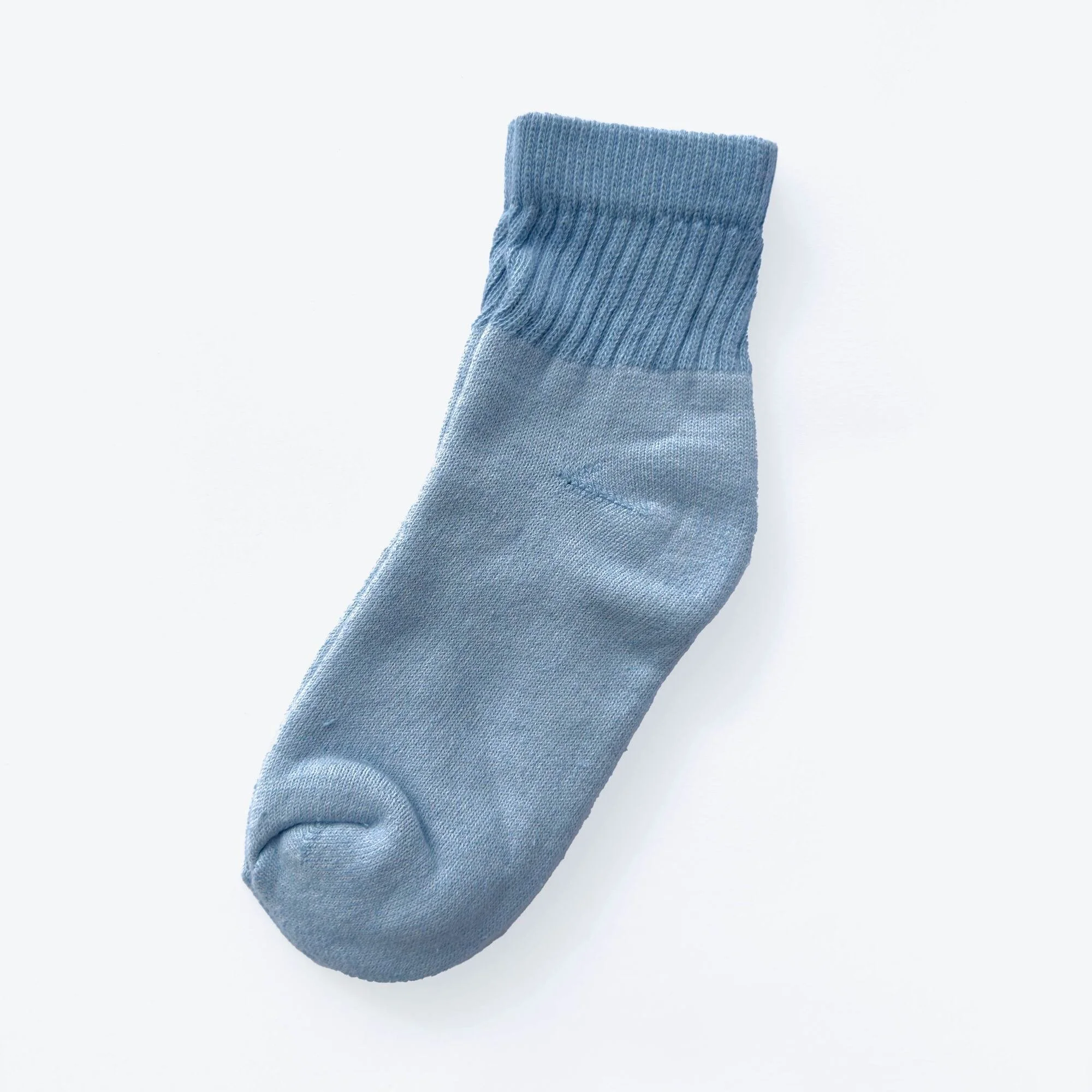 Pansy organic cotton short tube socks in Sky.