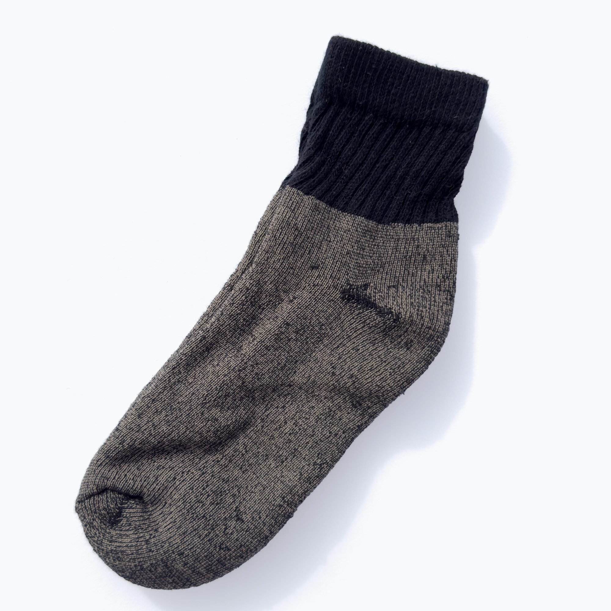 Pansy organic cotton short tube socks in Black.