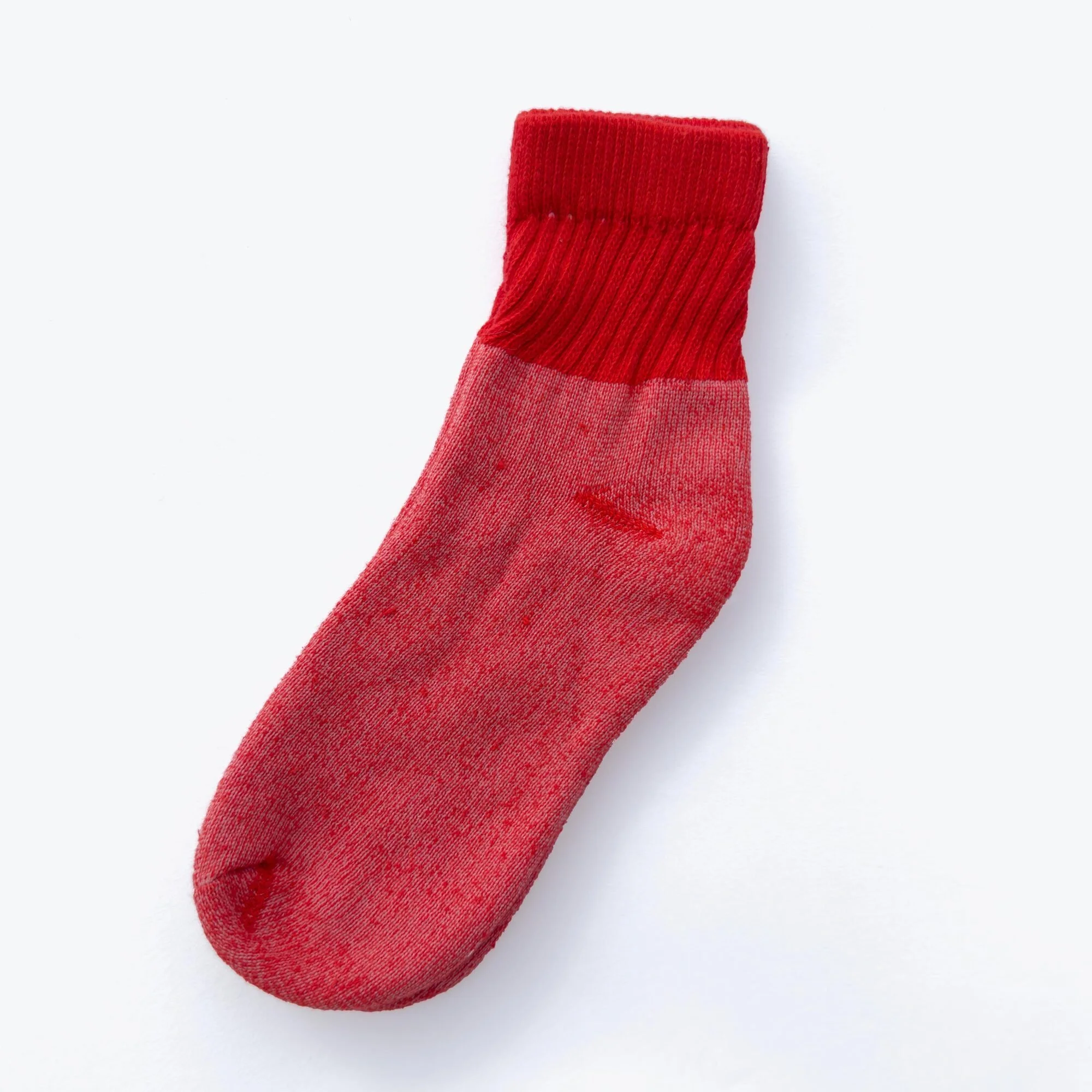 Pansy organic cotton short tube socks in Red.