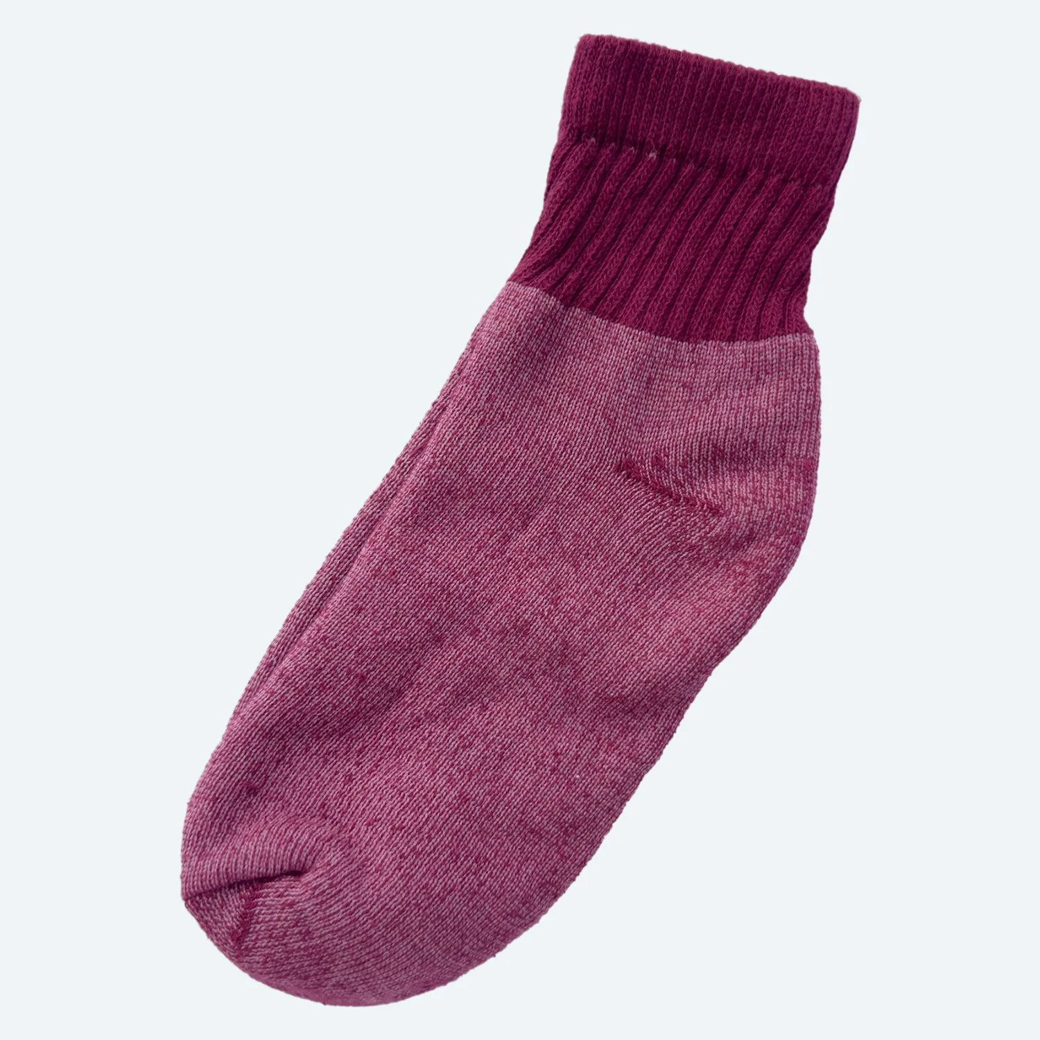 Pansy organic cotton short socks in Wine, laid flat with ribbed cuffs.