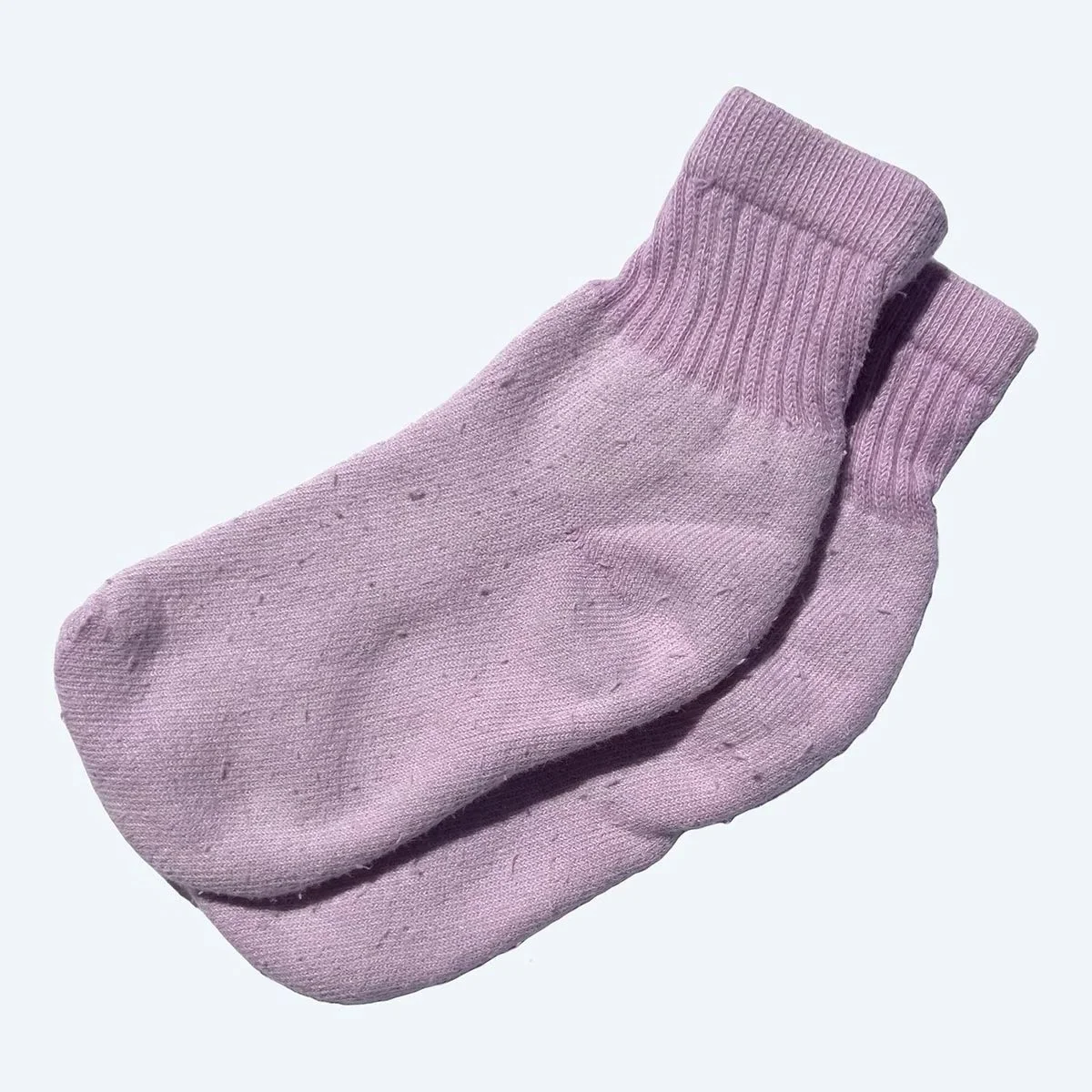 A pair of Pansy organic cotton short socks in Blossom pink, laid flat with ribbed cuffs.