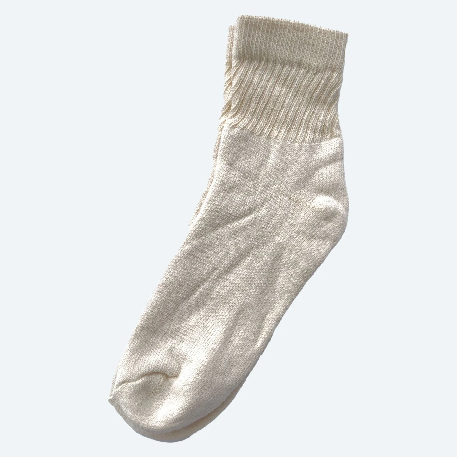 Pansy organic cotton short socks in Natural cream, laid flat with ribbed cuffs.
