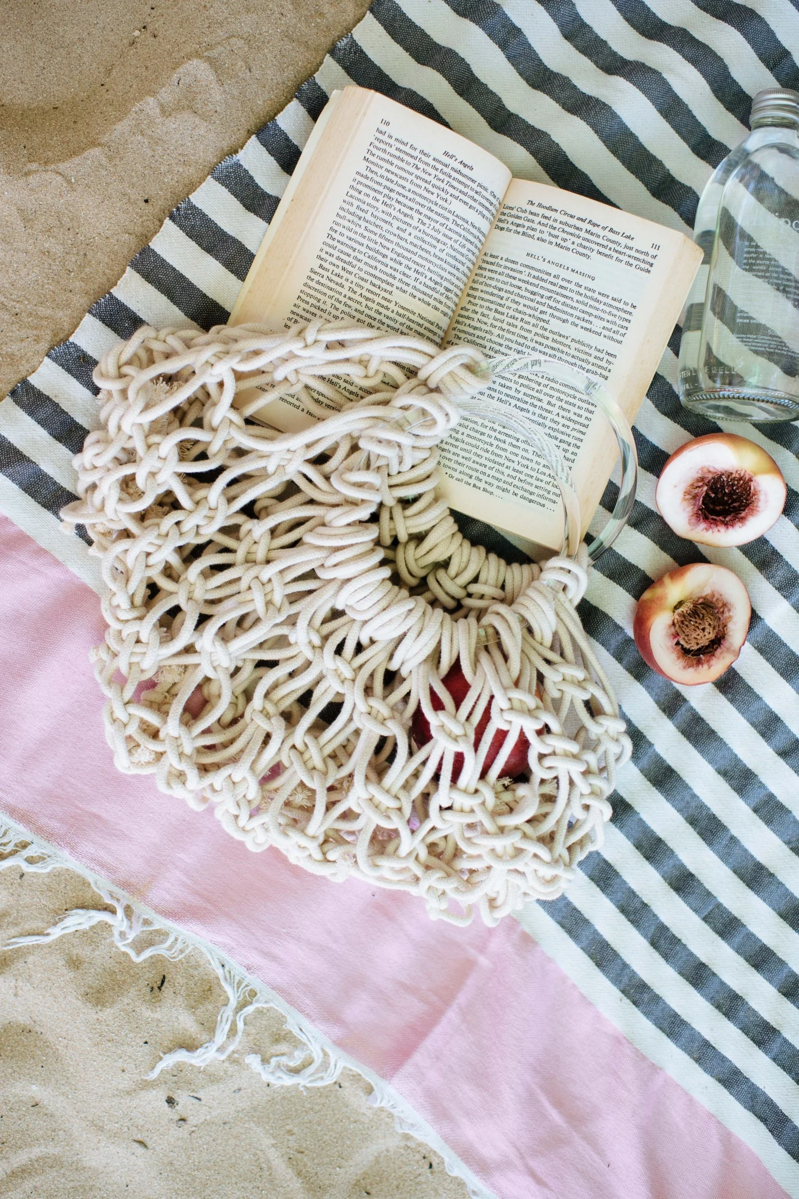 Geneva Vanderzeil DIY-Macrame-Rope-Bag-1-2-778x1167@2x.jpg