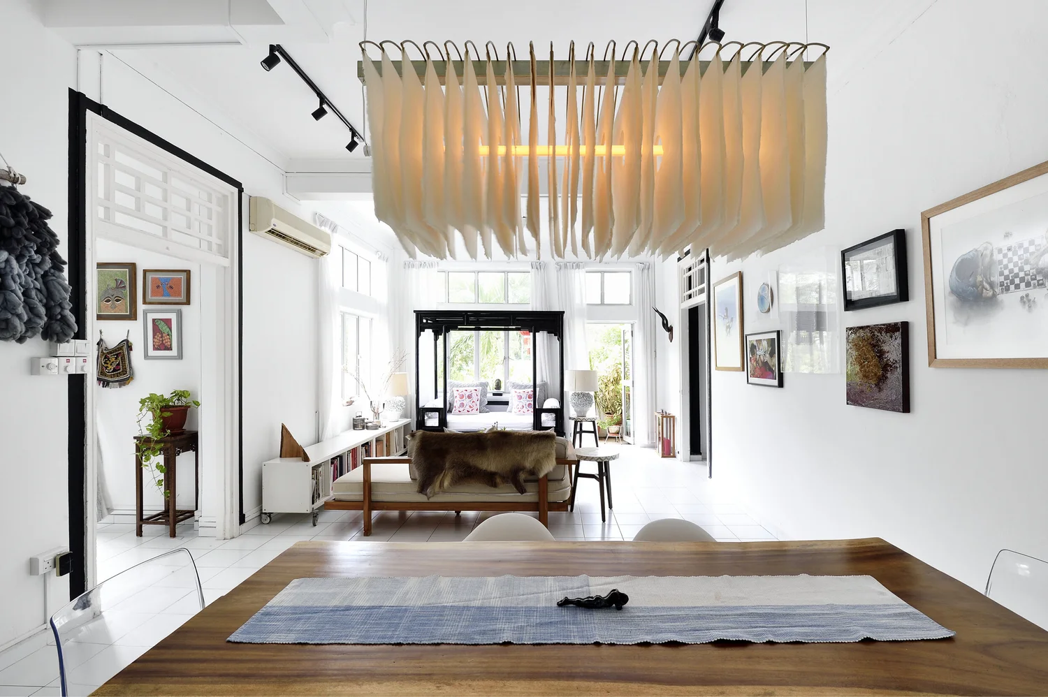 SINGAPORE BLACK WHITE APARTMENT INTERIORS — Grounded I Earthy Luxury ...