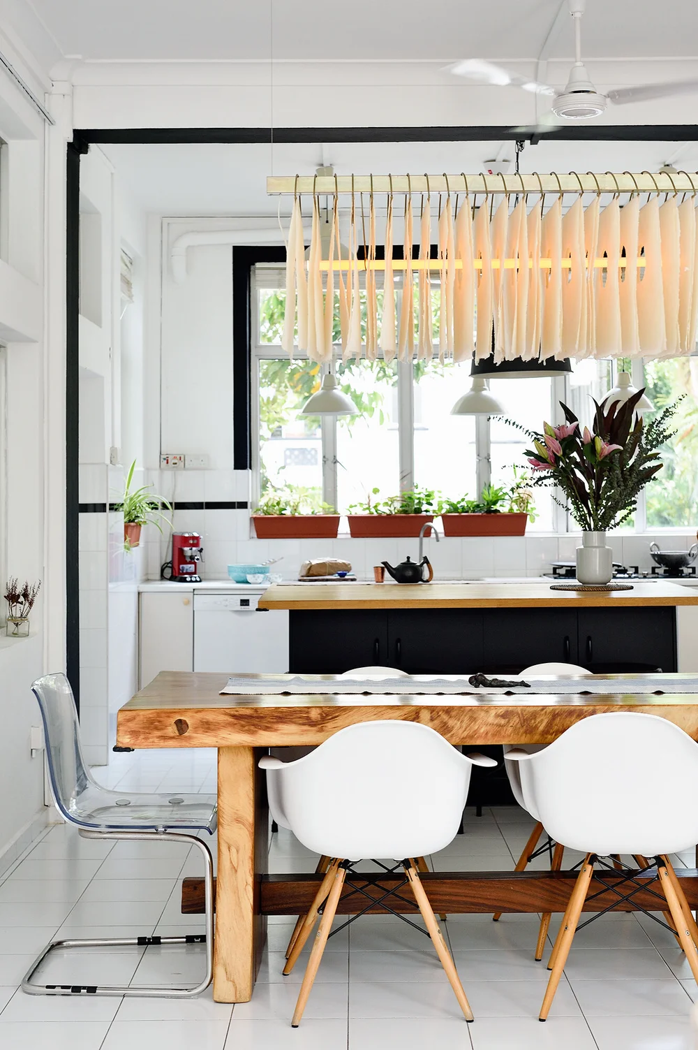 SINGAPORE BLACK WHITE APARTMENT INTERIORS — Grounded I Earthy Luxury ...