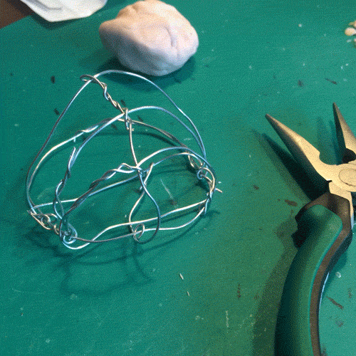 A GIF showing some pictures of the process until the primer is added. 