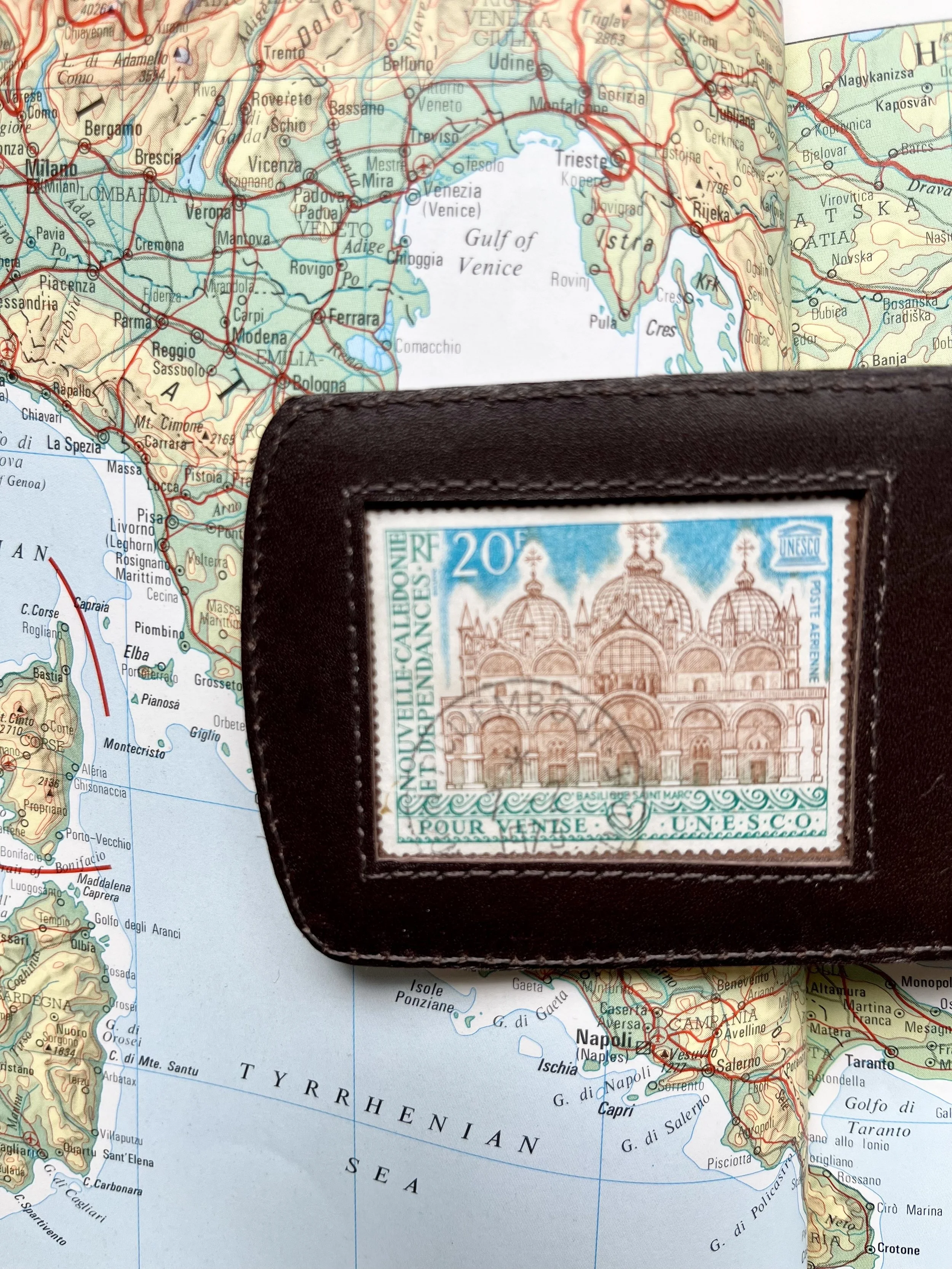 New Caledonian UNESCO Venice - dark brown