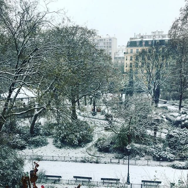 « Paris trying to look Like Montréal » ❄️
#paris #snow #winter
#manteaublanc .
.
.
.
#neige #montreal #mtl #quebec #france #canada #white #parc #flocons #froid #froid❄️ #snowinparis #parisianstyle #mylittleparis #travel #parisjetaime #parismaville #hello_france #europe