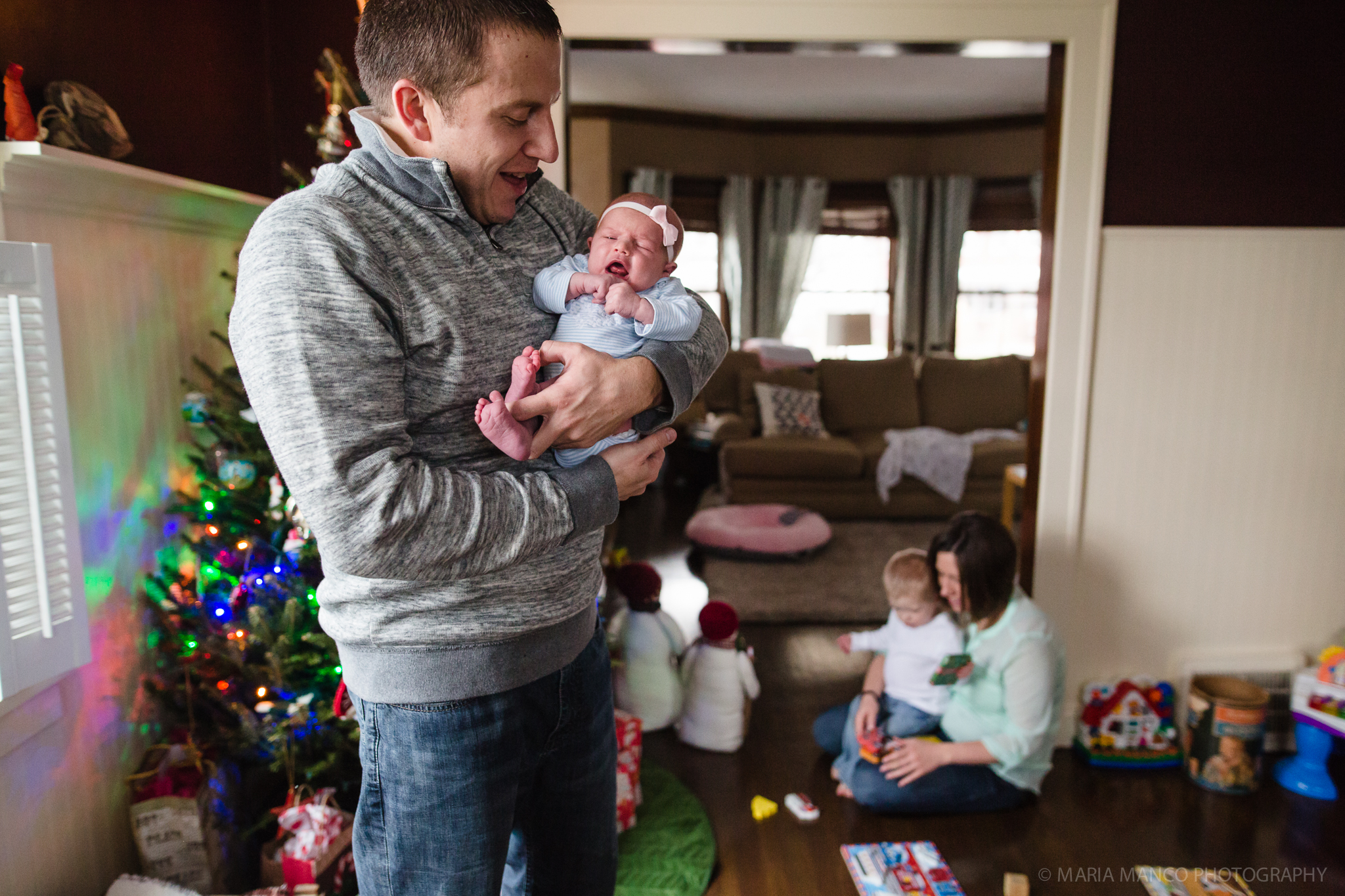 Lakewood Cleveland Ohio Family Chlidren Newborn Photographer Home Lifestyle Maria Manco Photography