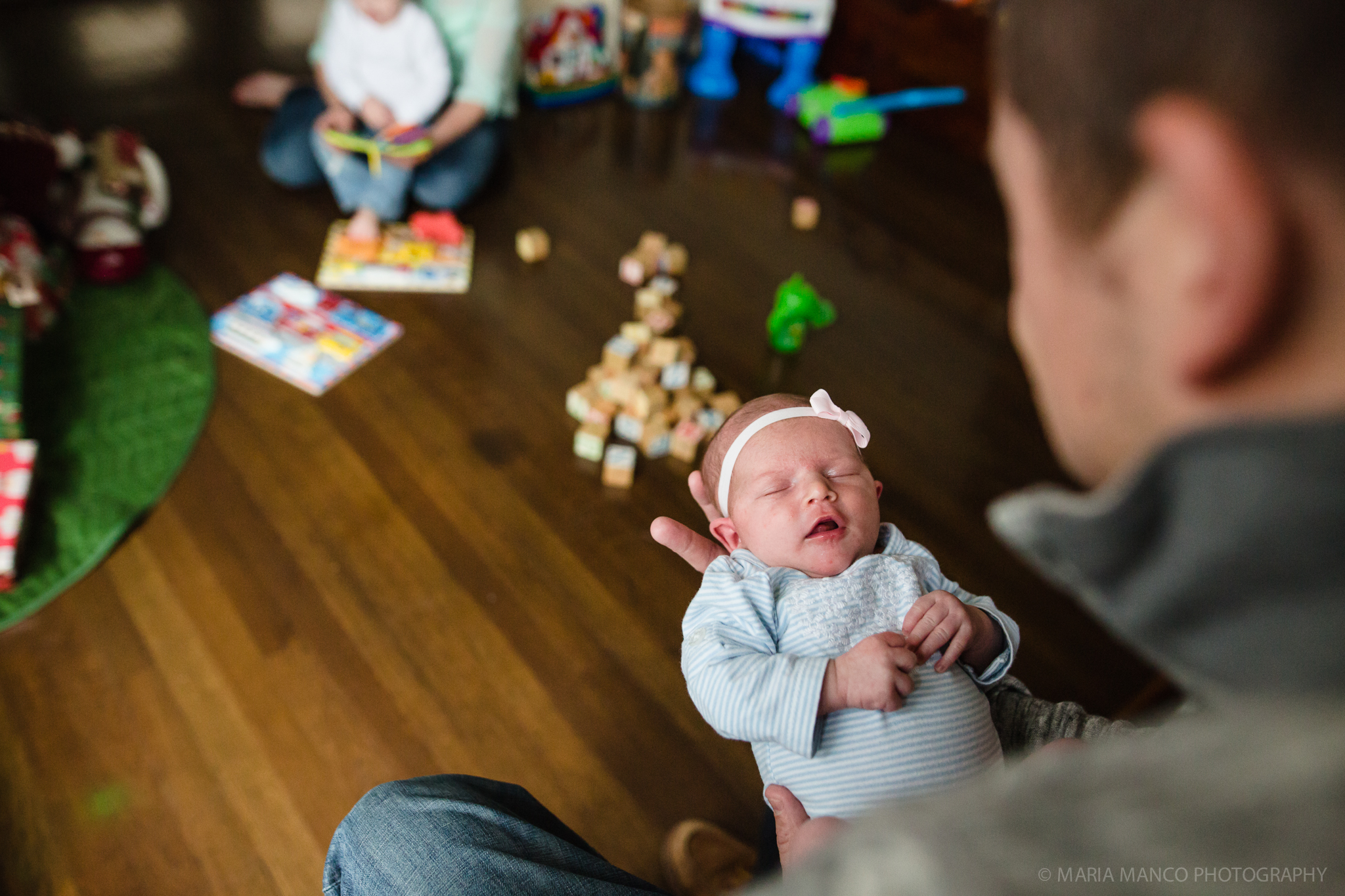 Lakewood Cleveland Ohio Family Chlidren Newborn Photographer Home Lifestyle Maria Manco Photography