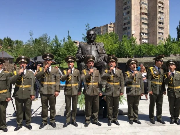 В Ереване открыли памятник Герою Советского Союза Амазаспу Бабаджаняну
