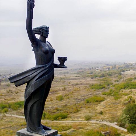 «Мать-Армения» Ара Саркисян, Гюмри