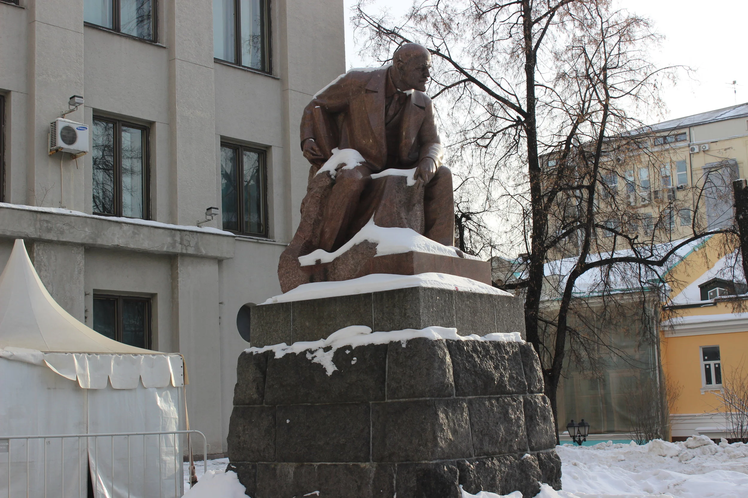 Ленин на троне: работа Меркурова