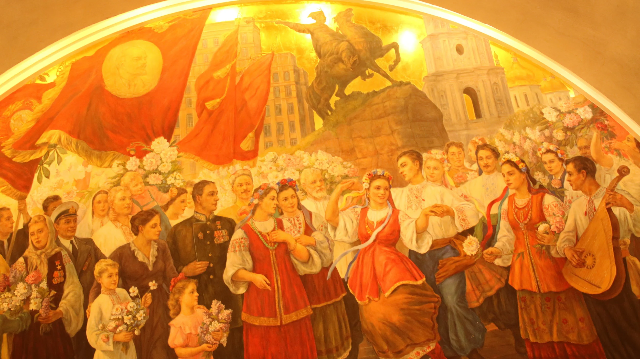 Фрески на Киевской. Фоторепортаж Армянского музея Москвы