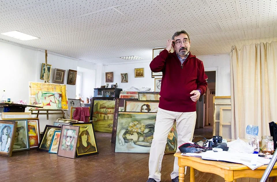 Юрий Григорян в мастерской 