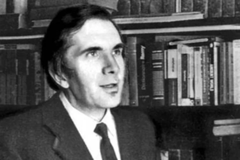 Сергей Аверинцев. фото yarcenter.ru "Убранство метафор должно быть очень тяжеловесным и плотным, чтобы укрыть такую незащищенность. Кто этого не чувствует, тому лучше не читать Нарекаци, а может быть, и вообще поэзии".