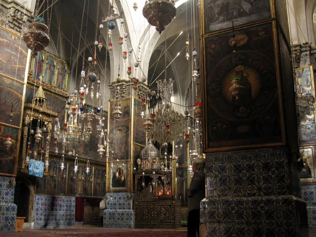 18254_Inside_Saint_James_Cathedr.jpg