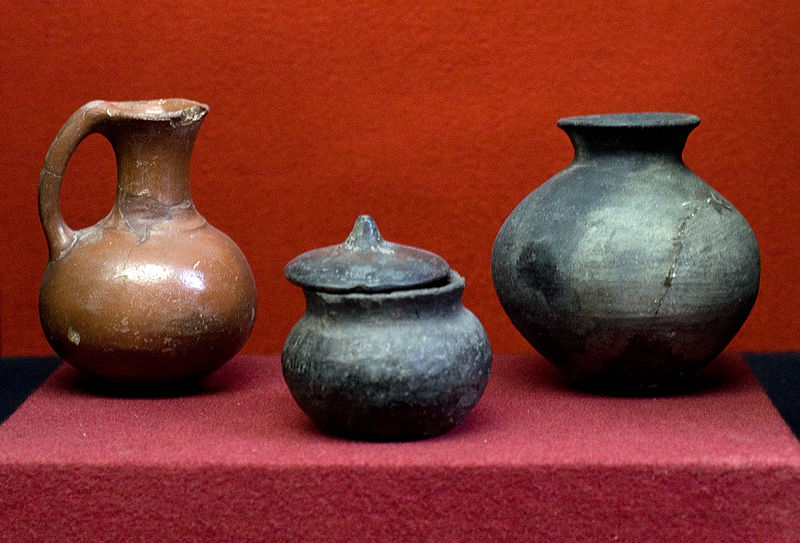 800px-Urartian_Pottery_04.jpg