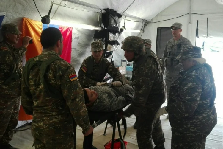Армянские военные медики на учениях. Фото http://armedia.am