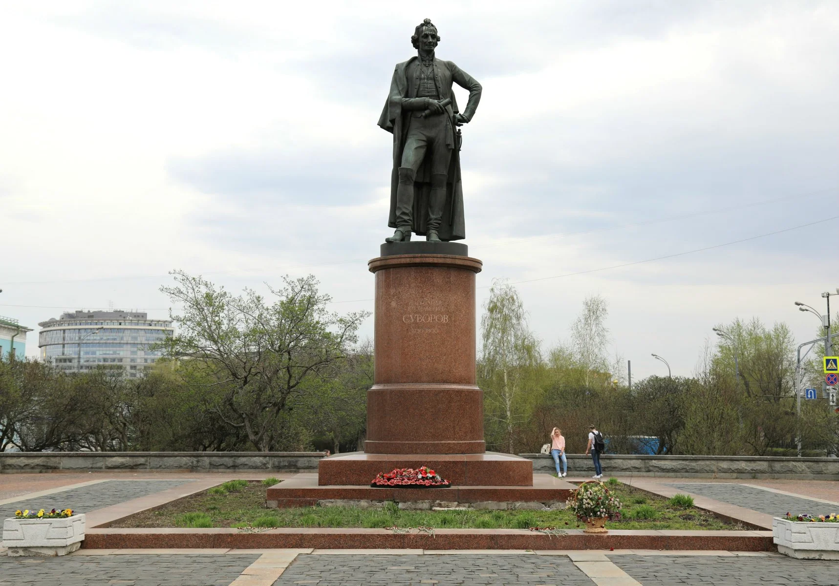 Памятник А.В. Суворову. Фото i4.photo.2gis.com