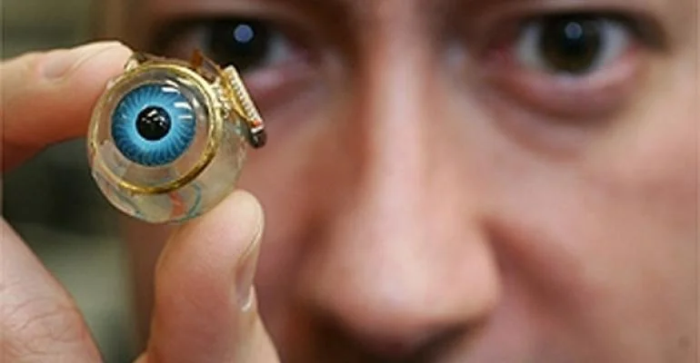 Бионический глаз. Фото medgadget.com