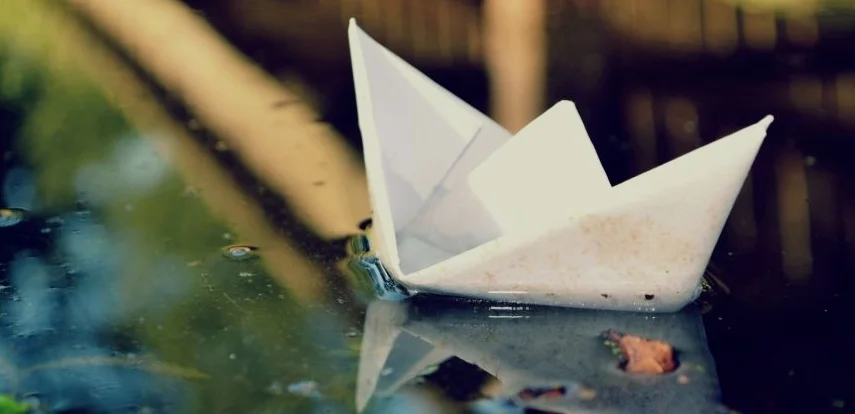 «Бумажный кораблик уносит вода дождевая»: поэзия Самвела Зулояна