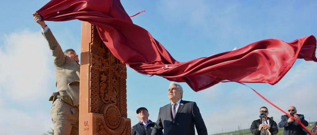В Магадане установили хачкар