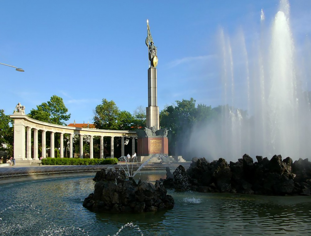 Памятник советским воинам, погибшим при освобождении Австрии от фашизма на площади&nbsp;Шварценбергплац&nbsp;ǁ&nbsp;wikipedia.org