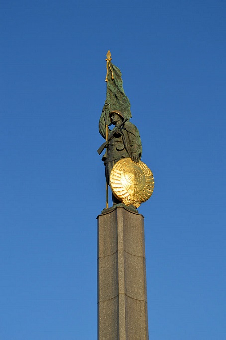 Статуя воина-красноармейца&nbsp;ǁ&nbsp;wikipedia.org