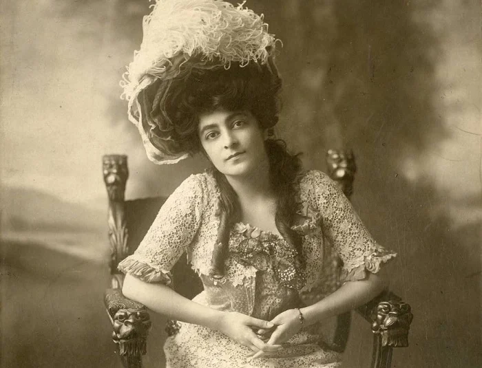 Флора Забел, 1902