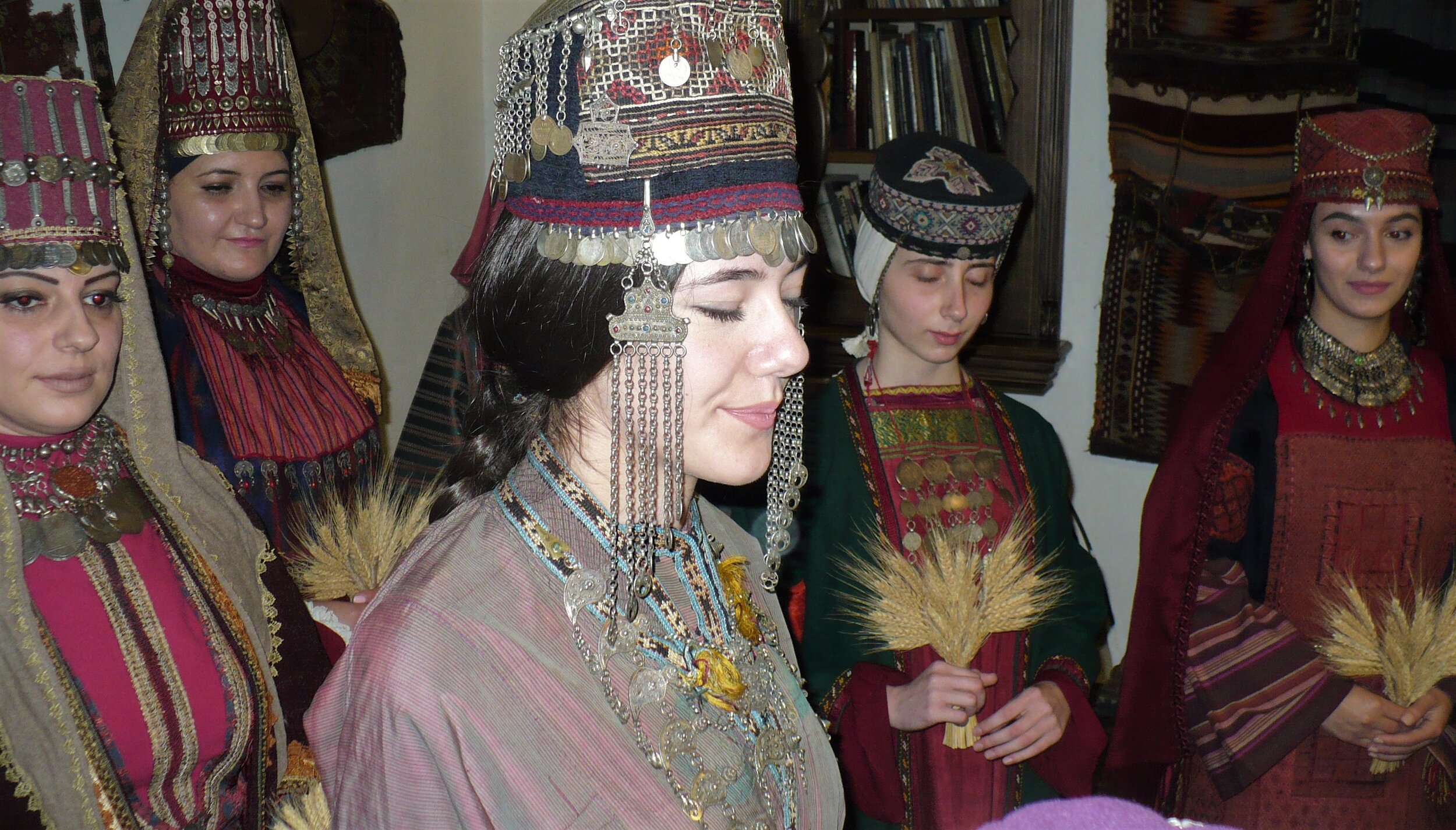 На показе таразов Тайна армянской женщины 7.jpg
