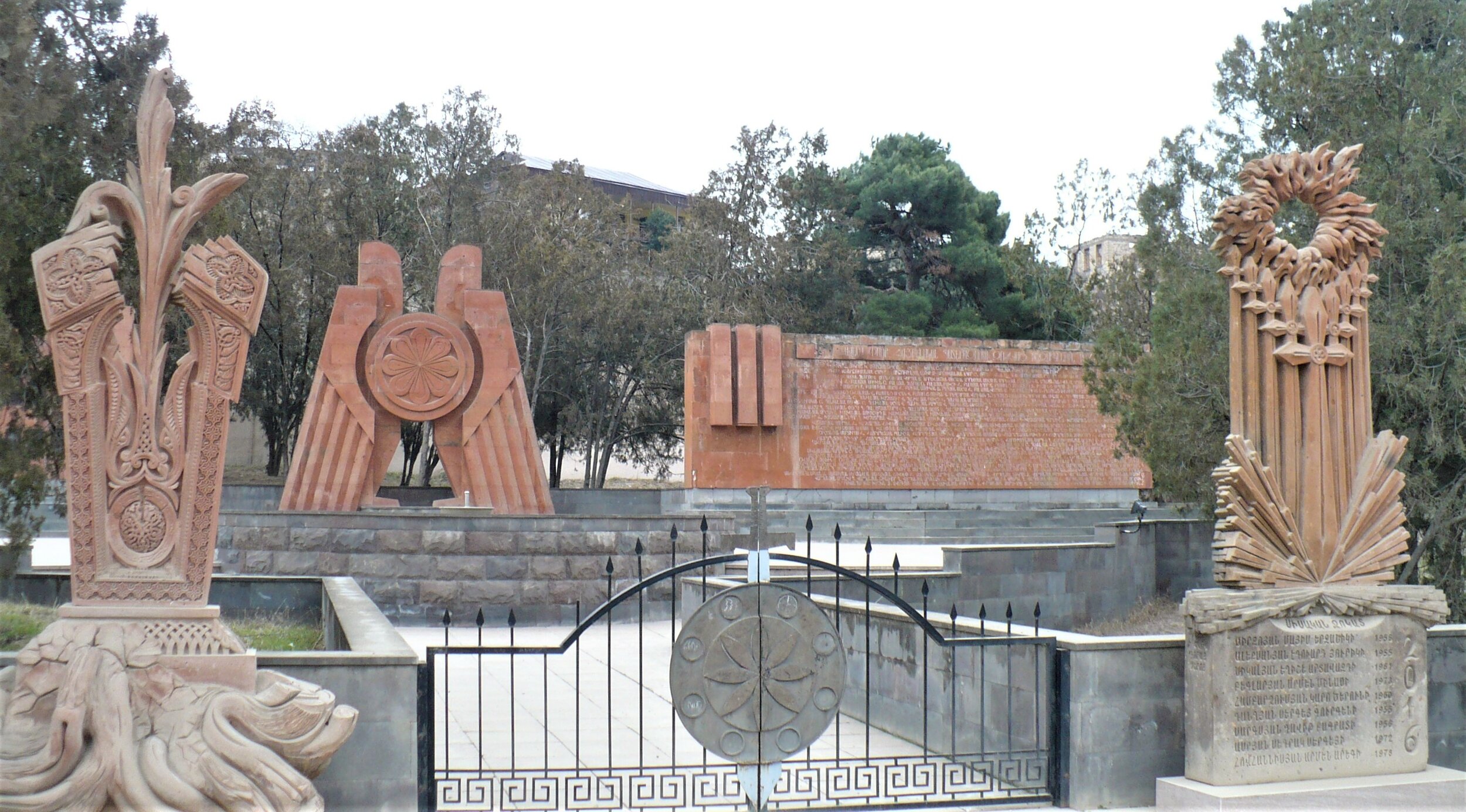 Мемориальный комплекс в память о защитниках Талиша.jpg