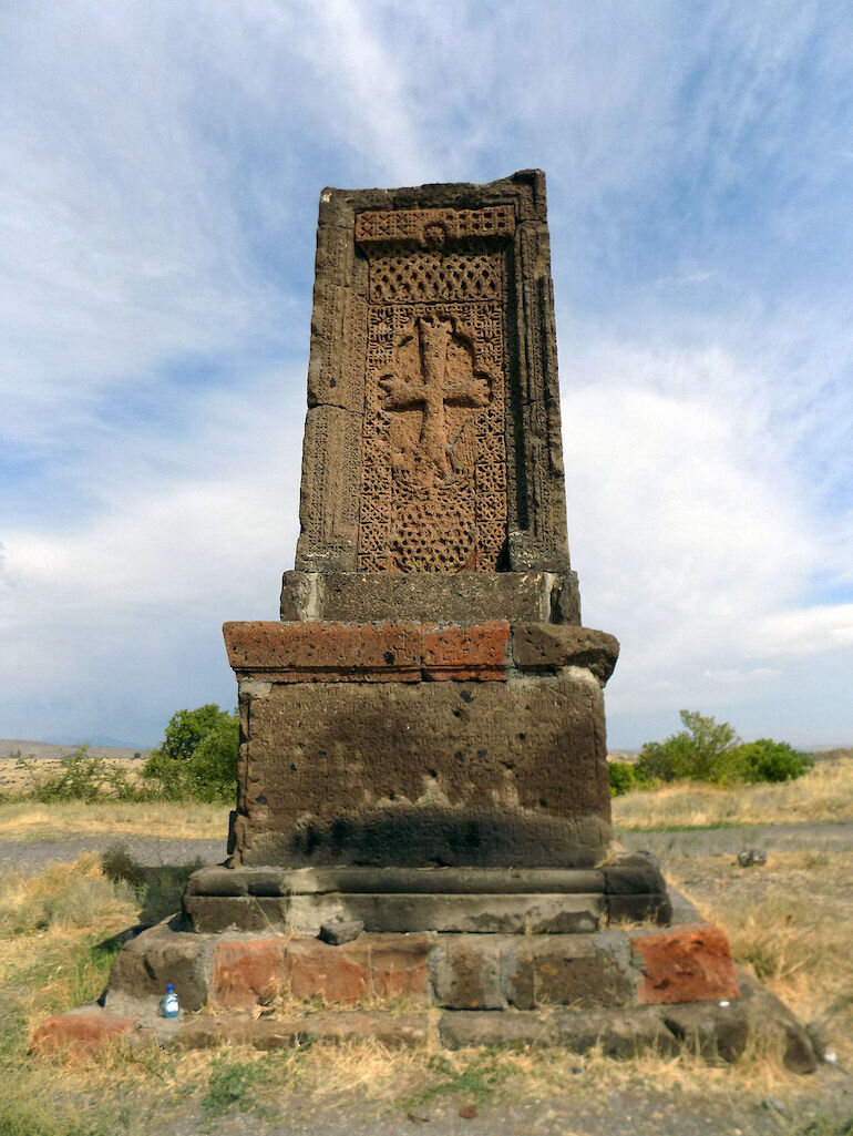 Хачкар, установленный Петросом Аканатесом. Фото: armeniasputnik.am