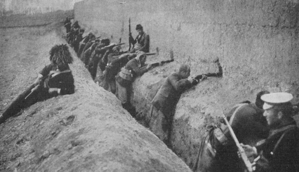 Армянские солдаты на линии обороны у крепостных стен Вана, 1915. Фото: wikipedia.org