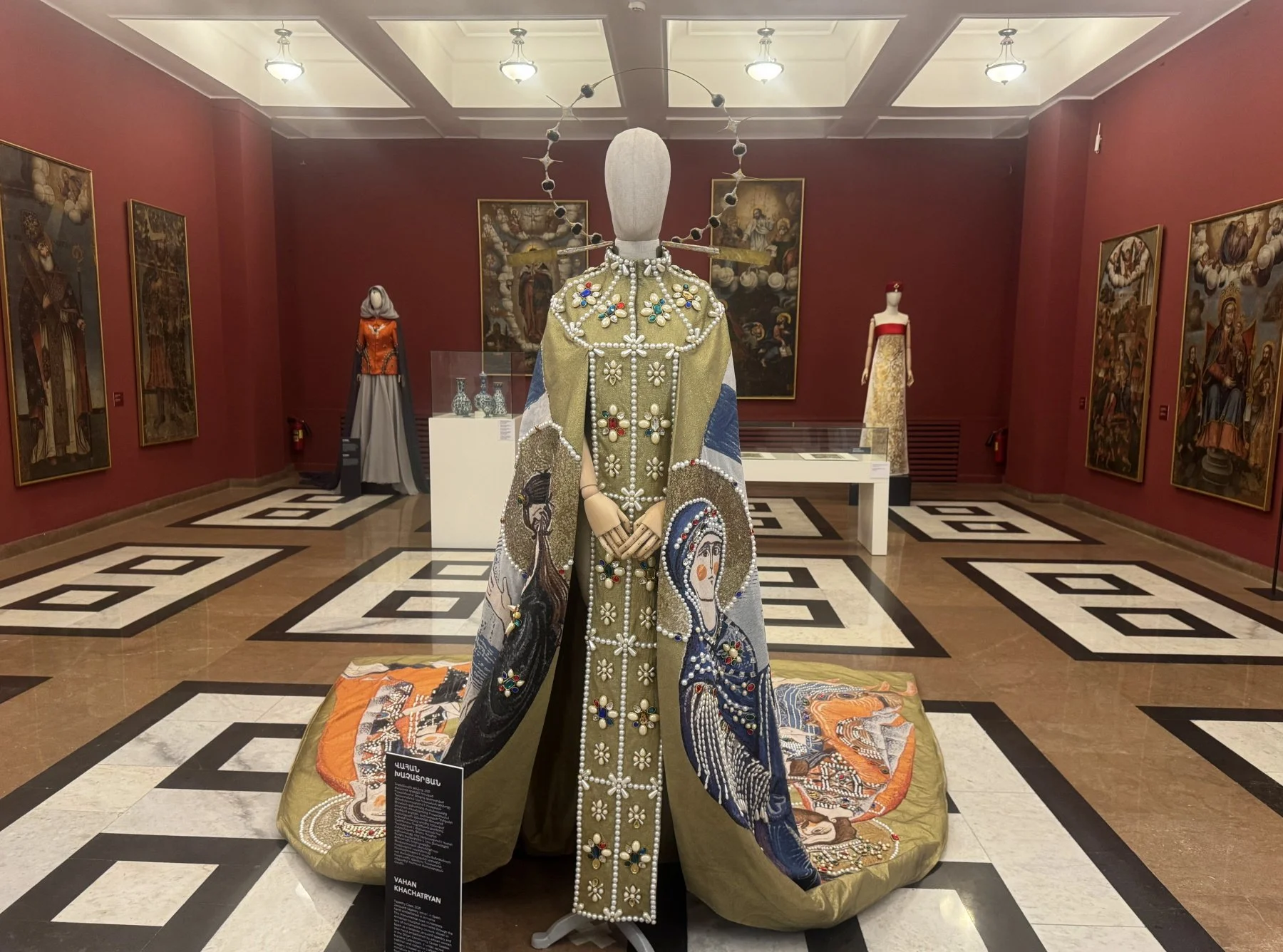 Образ от дизайнера Ваана Хачатряна по мотивам армянской средневековой миниатюры.JPG