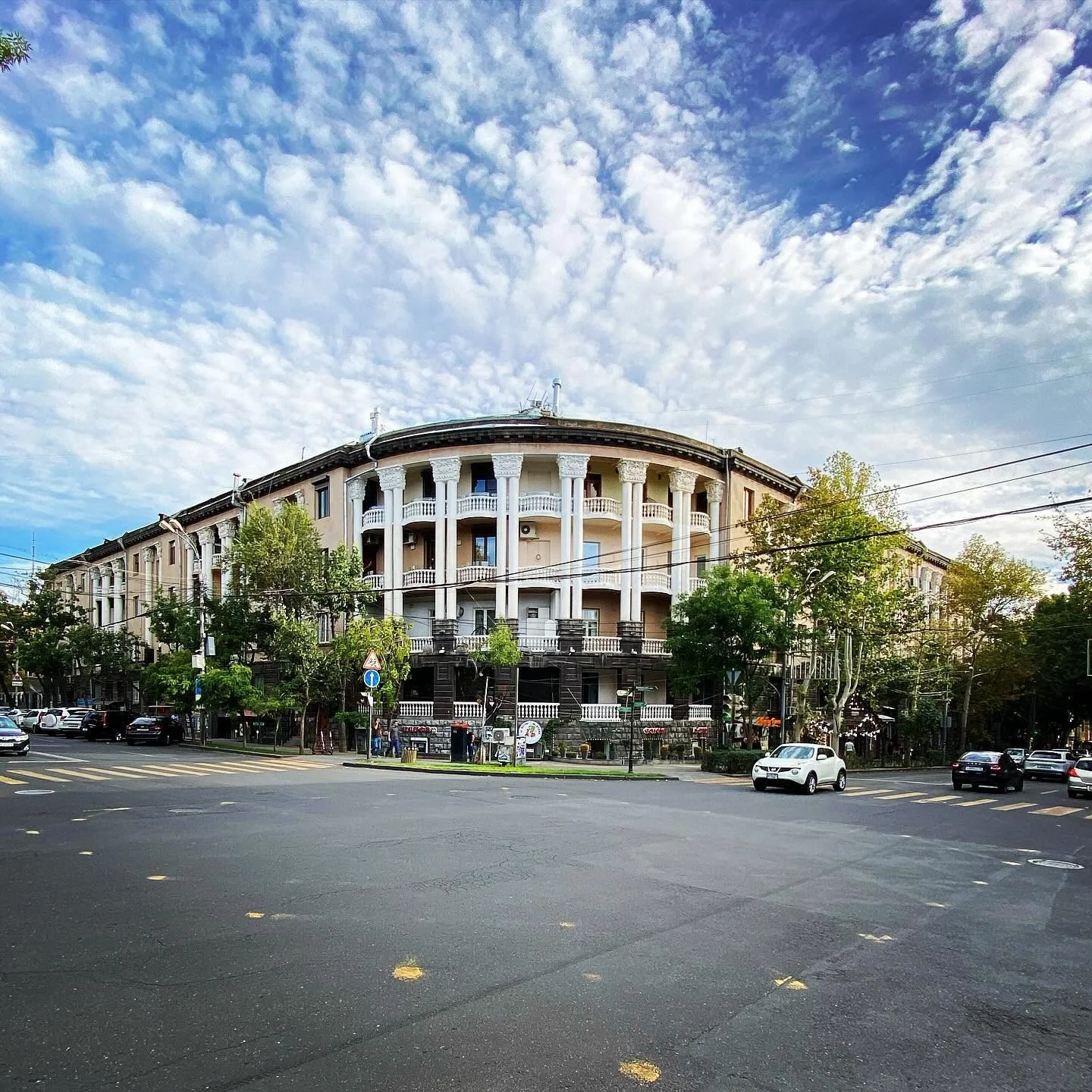 Неочевидные архитектурные шедевры Еревана: «кружевные» лоджии и «спрятанные» звёзды