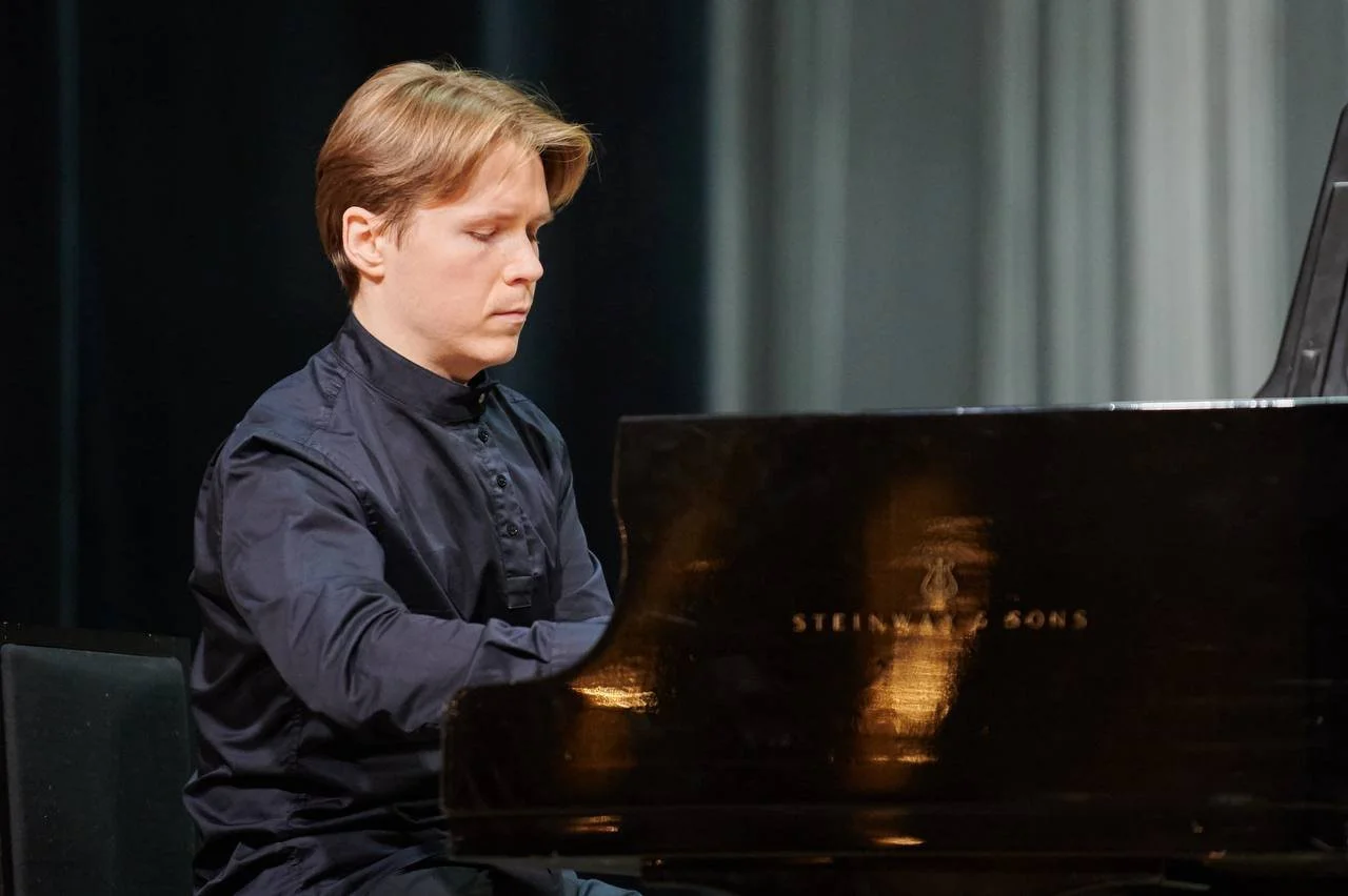 Между народной традицией и академизмом: интервью с пианистом Юрием Моисеевым об армянской классической музыке ХХ века