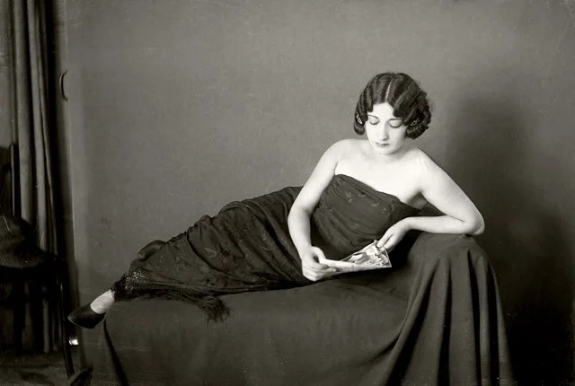 Она фотографировала тех, кого обычно не замечали. Как наследие фотографа Марьям Шагинян переопределило привычный облик Стамбула 