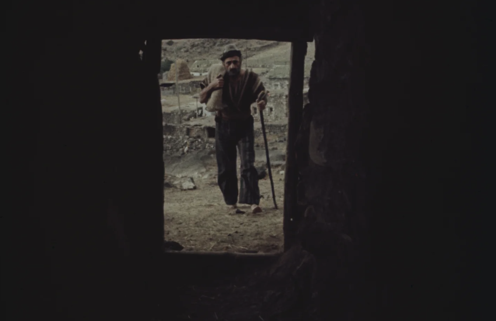 «Мои армянские фантомы» (Իմ Հայկական Ուրվականները) Тамары Степанян — архивный фильм-эссе об отце, идентичности и памяти 