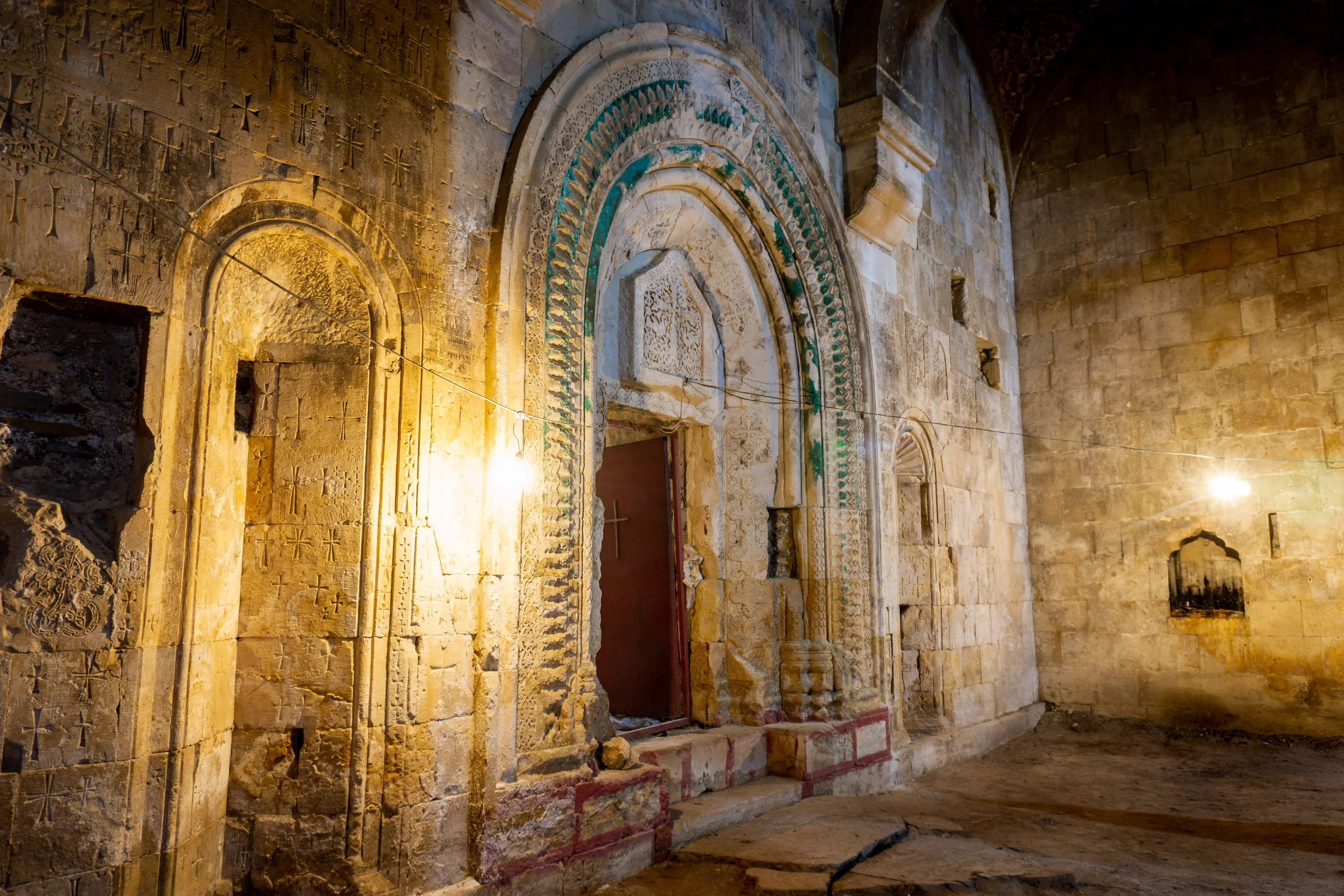 Van-Castle-Yedi-Kilise-06660.jpg