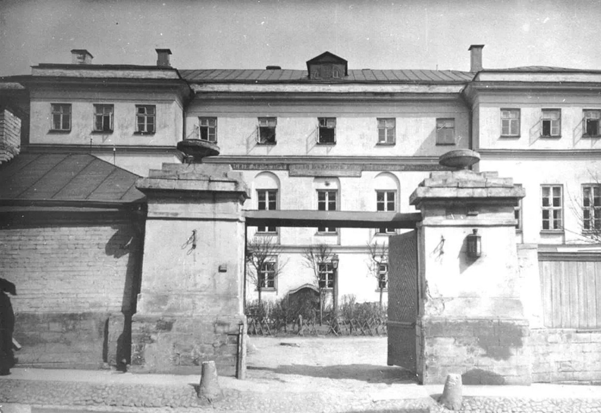 Литературная история Армянского переулка. XIX век
