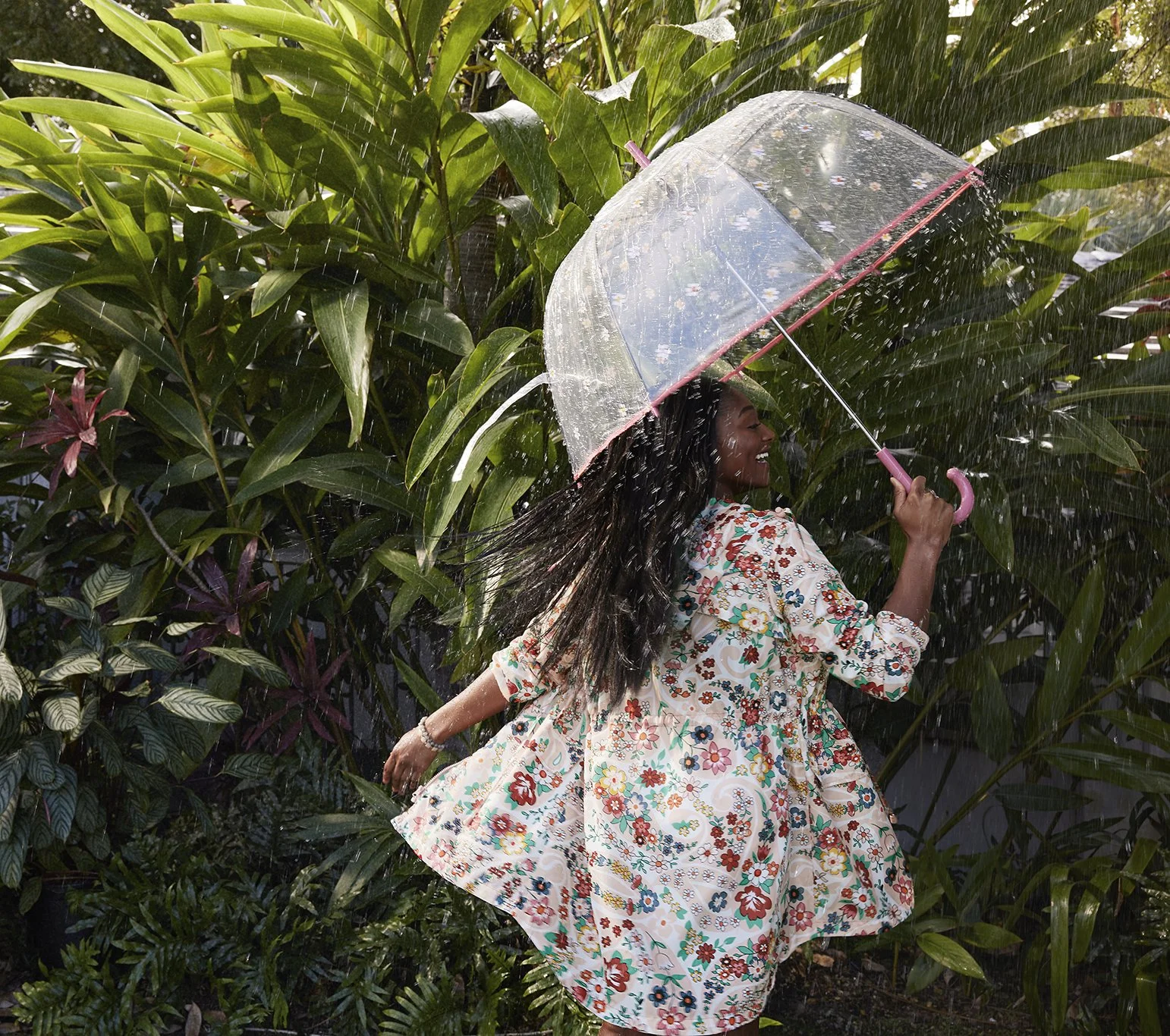 20220201_M22_Campaign_Shot_5_Umbrella_Leah_1136.JPG