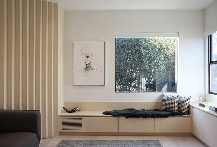 LIVING ROOM - BENCH AND WET BAR.jpg